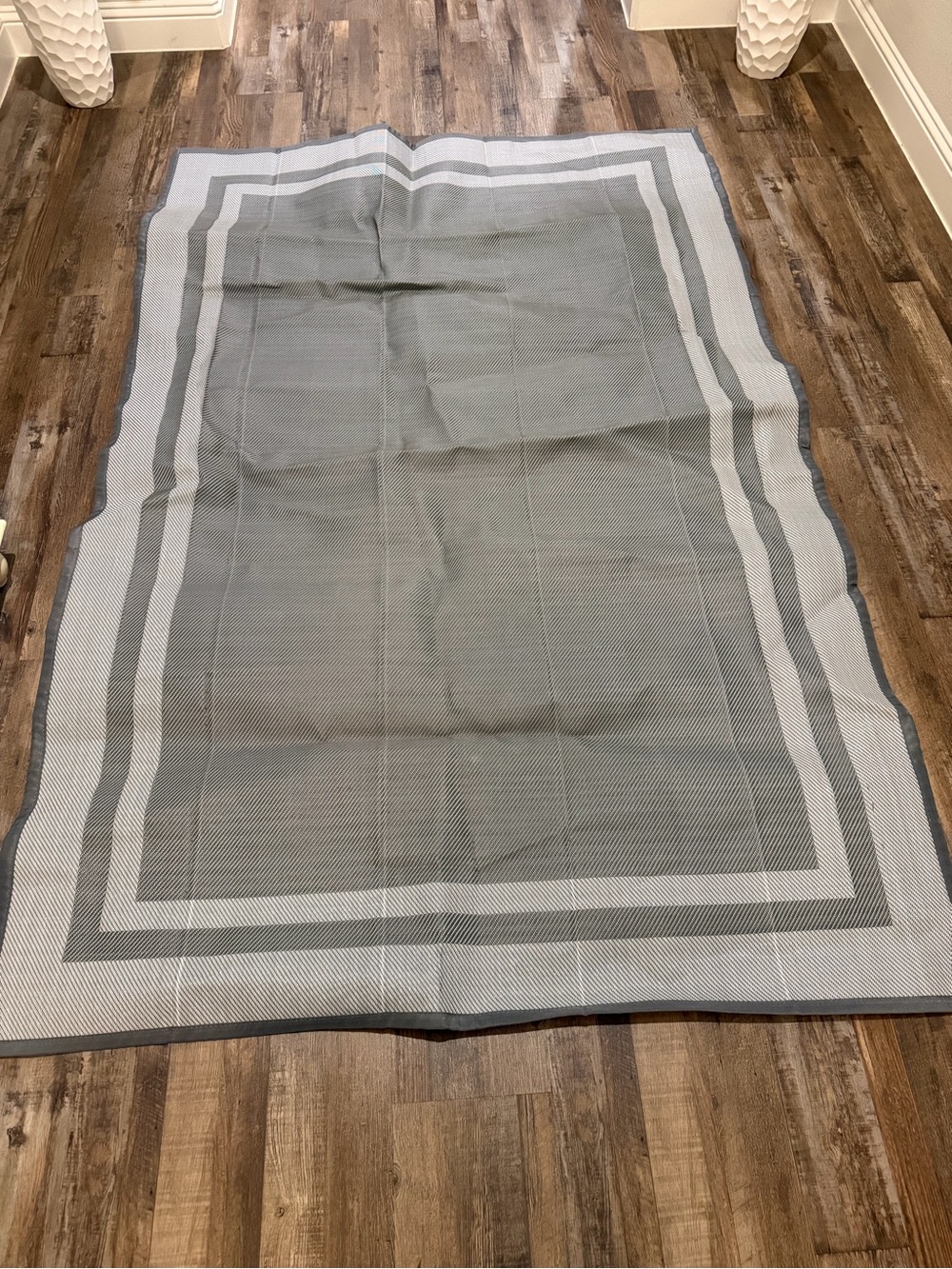 Gray & White Border Pattern Rectangle Area Rug 5 x 8 ft